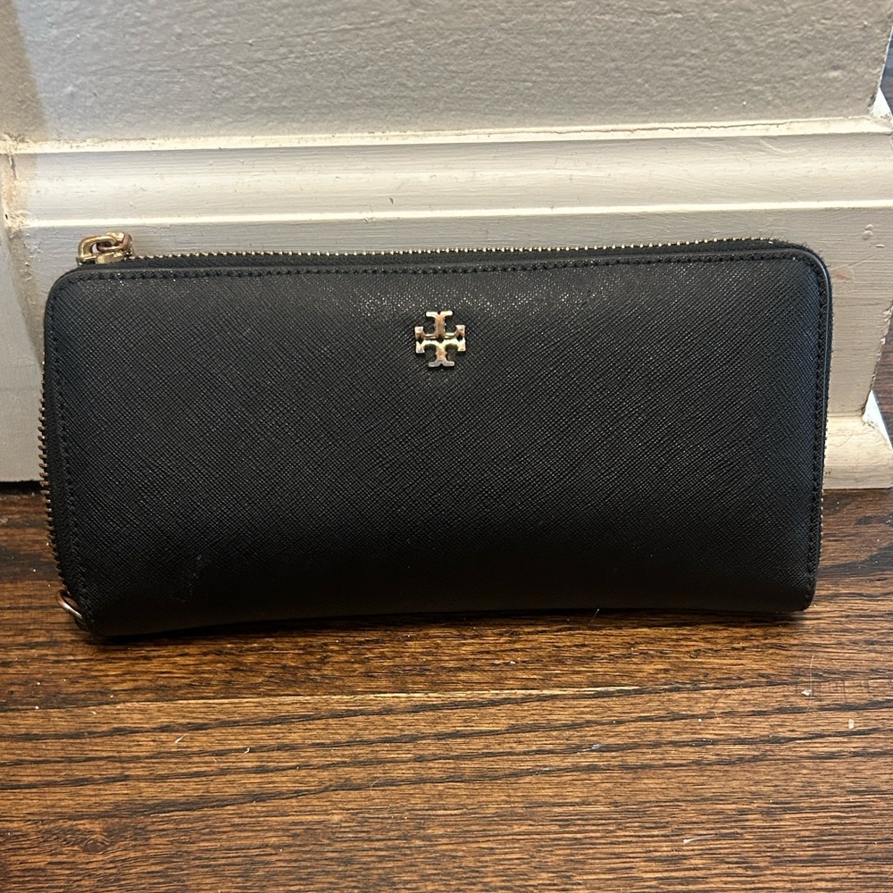 Tory Burch York Zip Passport Continental Leather Wallet